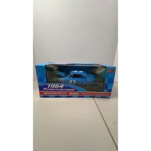 🏁 Champions Richard Petty 1964 Plymouth Belvedere 50th Anniversary 1:24 🏁